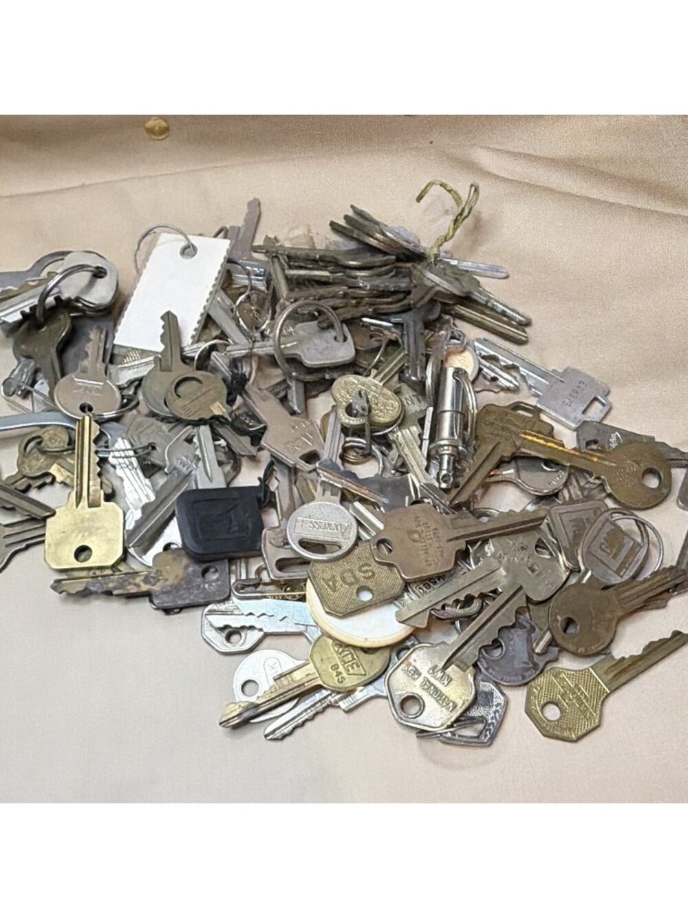 Mixed Assorted Metal Door Keys Key Blanks Vintage Modern Crafting 2 lb Bulk Lot
